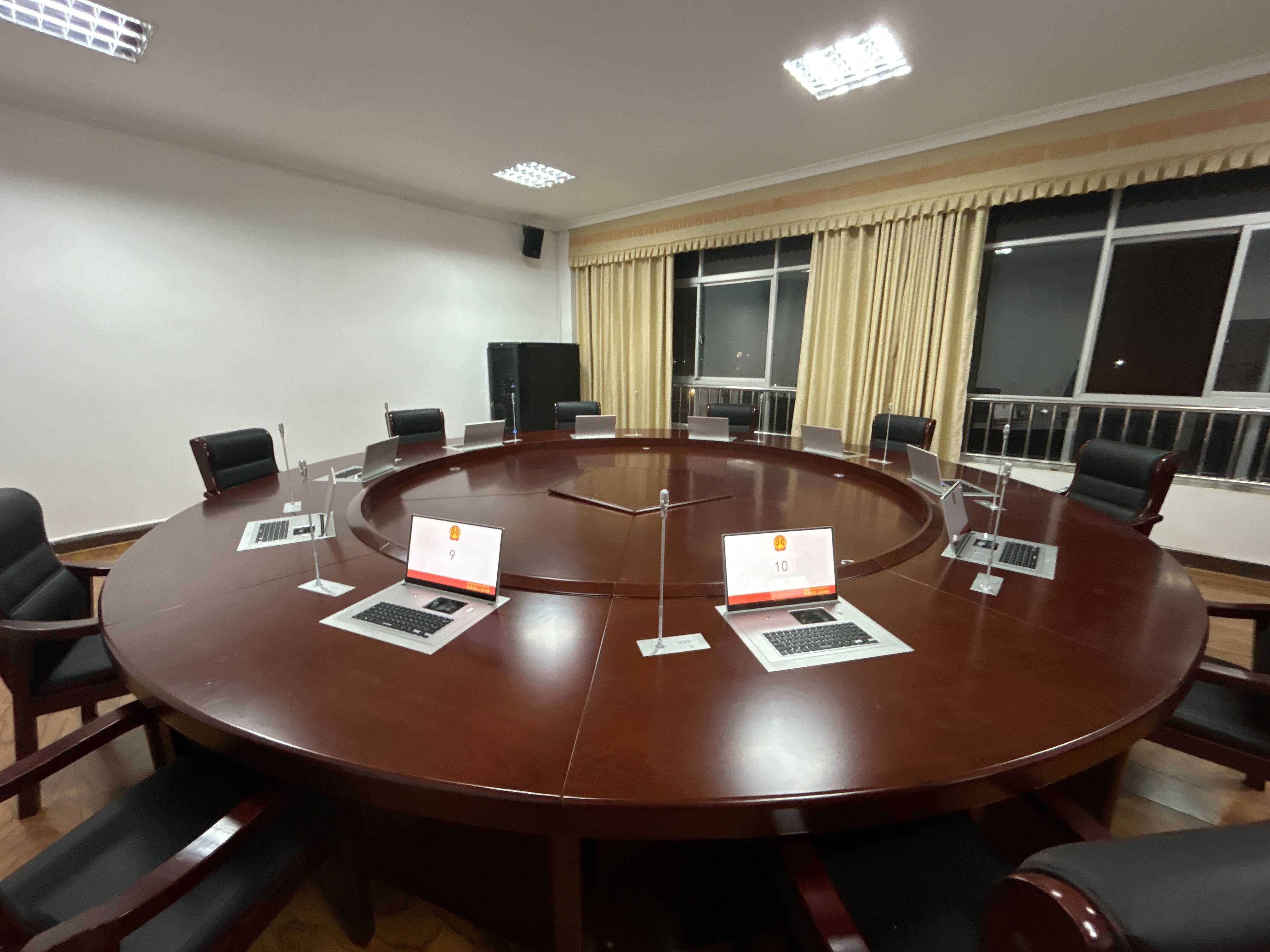 桑珠區(qū)人民法院黨委會會議室